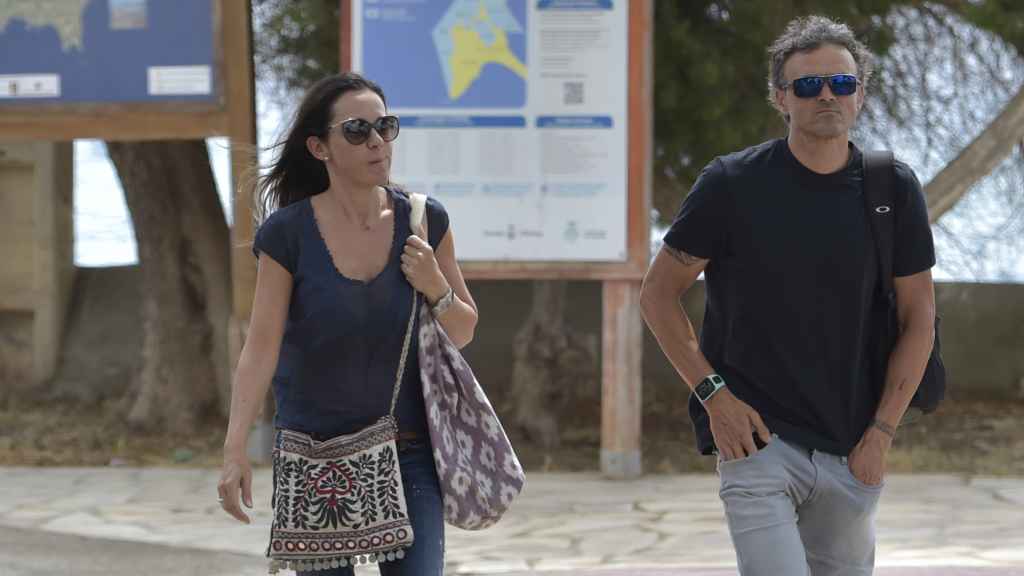 Luis Enrique y su esposa Elena en Ibiza.