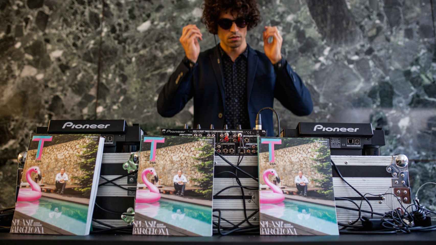 Una de las imágenes del DJ de la fiesta con la portada de T Magazine para mayo. | Foto: Spainmedia.