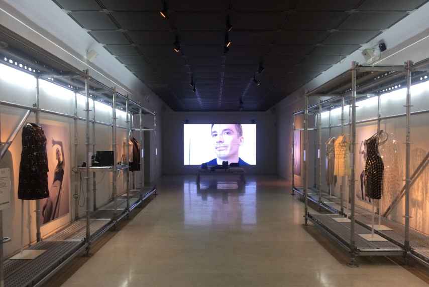 La sala principal de la exposición dedicada a Paco Rabanne, en la Real Academia de Bellas Artes.