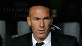 Zidane en el banquillo durante la final de Lisboa