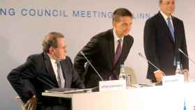 Constâncio, Draghi y el jefe del Banco de Estonia, durante la rueda de prensa del BCE