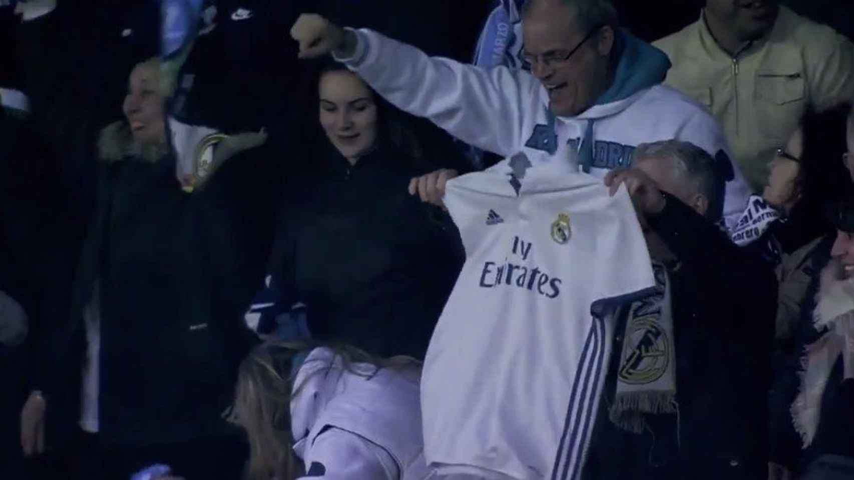 La afición animando al Madrid
