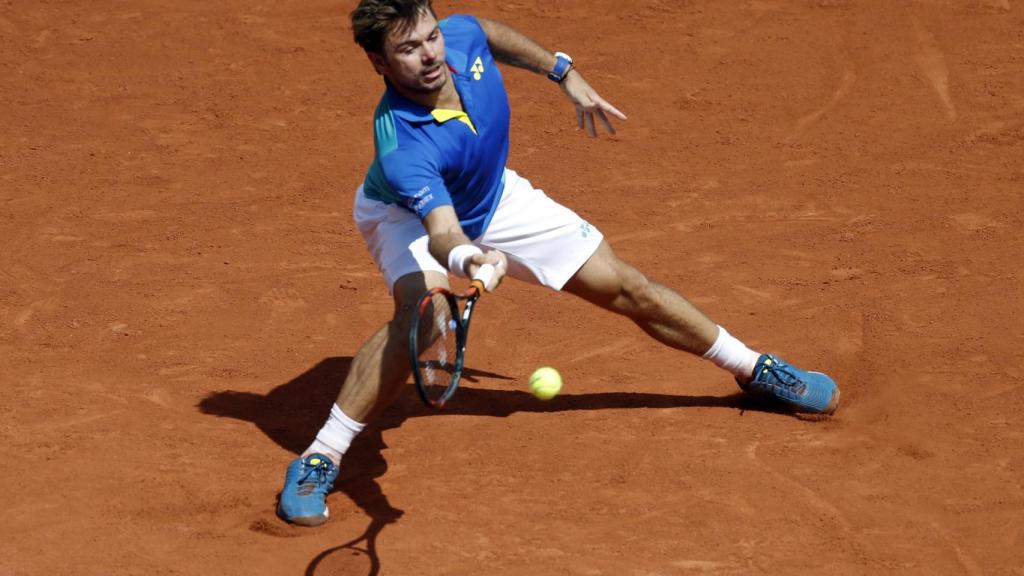 Wawrinka, golpeando con la derecha ante Murray.