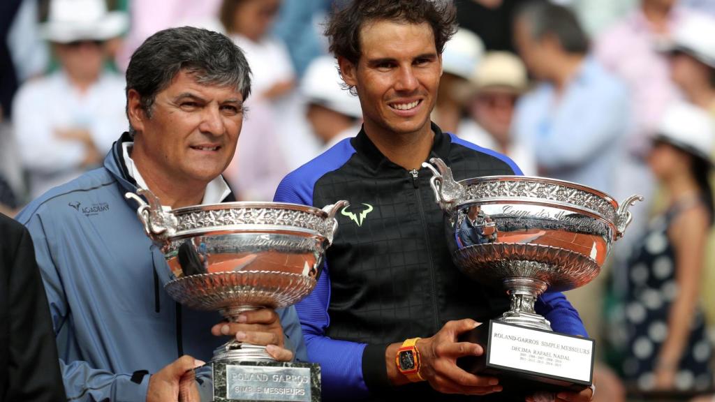 Nadal, junto a su tío Toni, en el momento de la celebración en París.