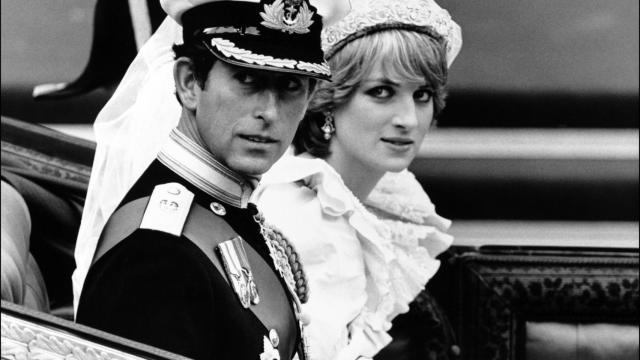 Lady Di y Carlos de Inglaterra en el día de su boda.