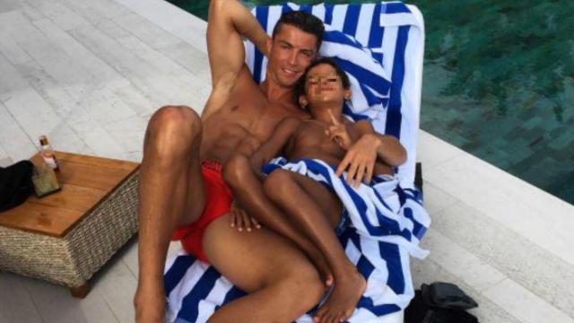 Cristiano Ronaldo y su primogénito conocerán a los mellizos esta semana.