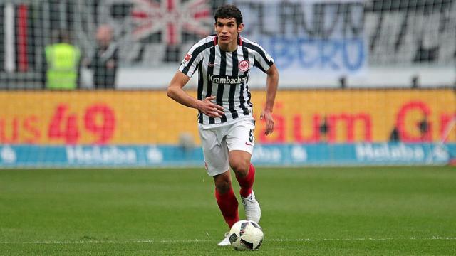 Vallejo en un encuentro del Eintracht  de Fráncort.