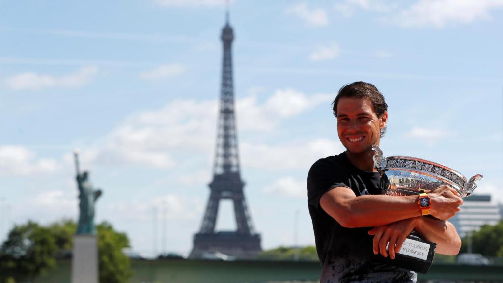 Nadal, durante la sesión de fotos con la Copa de los Mosqueteros.