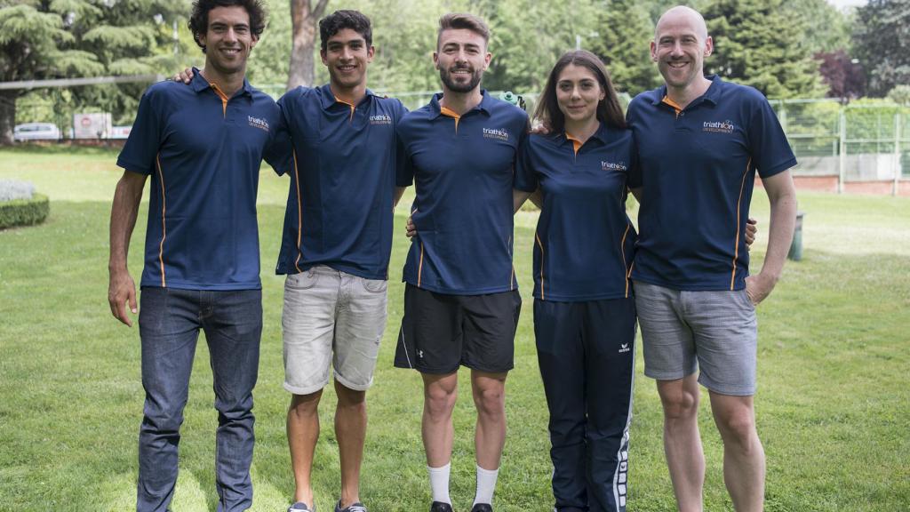 Masoo, con algunos compañeros del Team ITU.