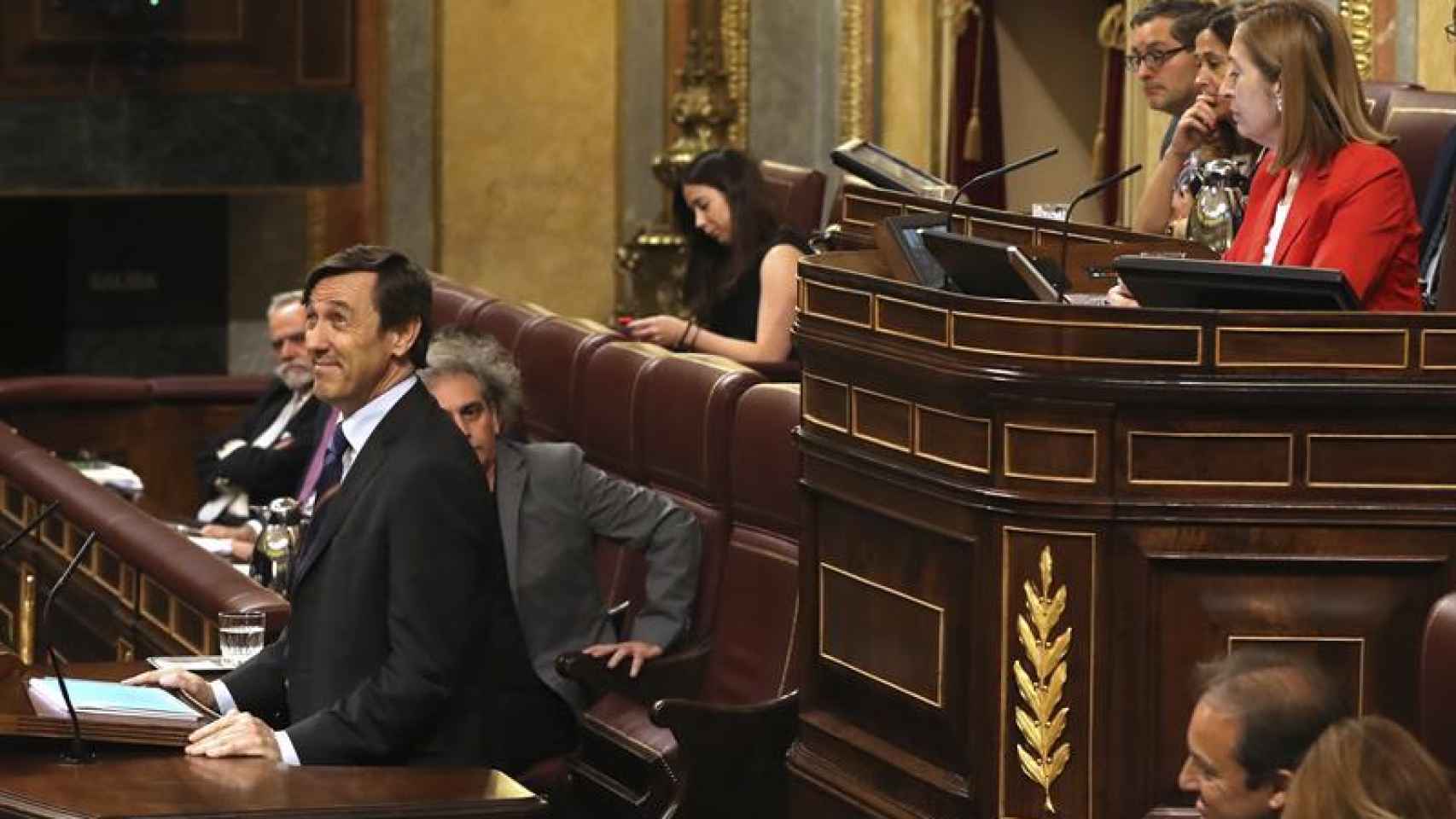 Rafael Hernando, durante su intervención hoy en el Congreso para responder al líder de Podemos, Pablo Iglesias