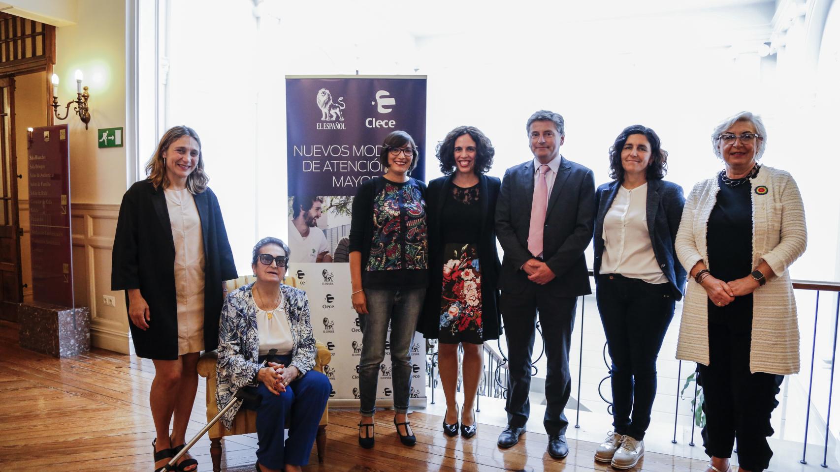 De izquiera a derecha: María Tejerina, Esperanza Ruiz, Isabel Lebrero, Beatriz González, José Manuel Millán, Rocío Cardeñoso y Felisa Lois.