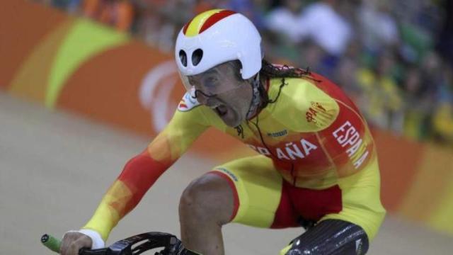 Juanjo Méndez celebra su victoria.