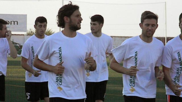 Butra junto al entrenador Javi Sánchez en una foto de archivo. Foto: Mora CF