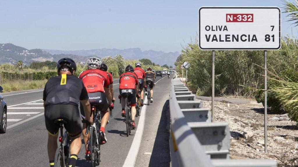 Este año se han registrado dos sucesos mortales en la N-332 con atropello de ciclistas; uno murió en junio y otros tres en mayo tras una colisión múltiple.