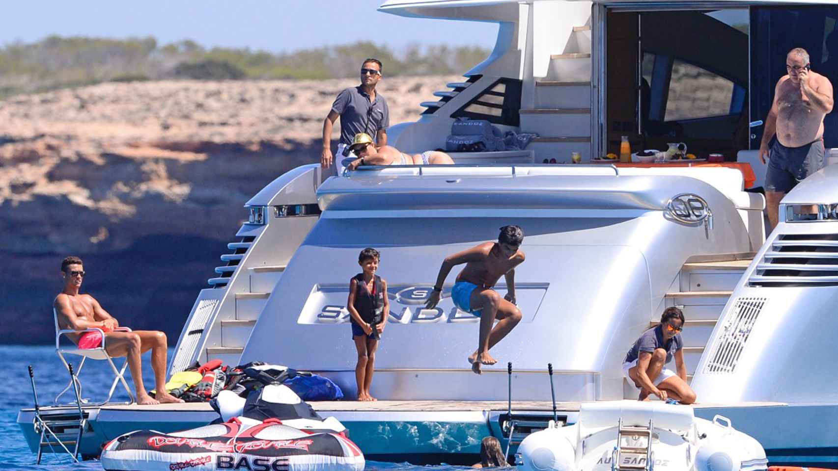 Cristiano Ronaldo y su familia de vacaciones en Ibiza, 2016.
