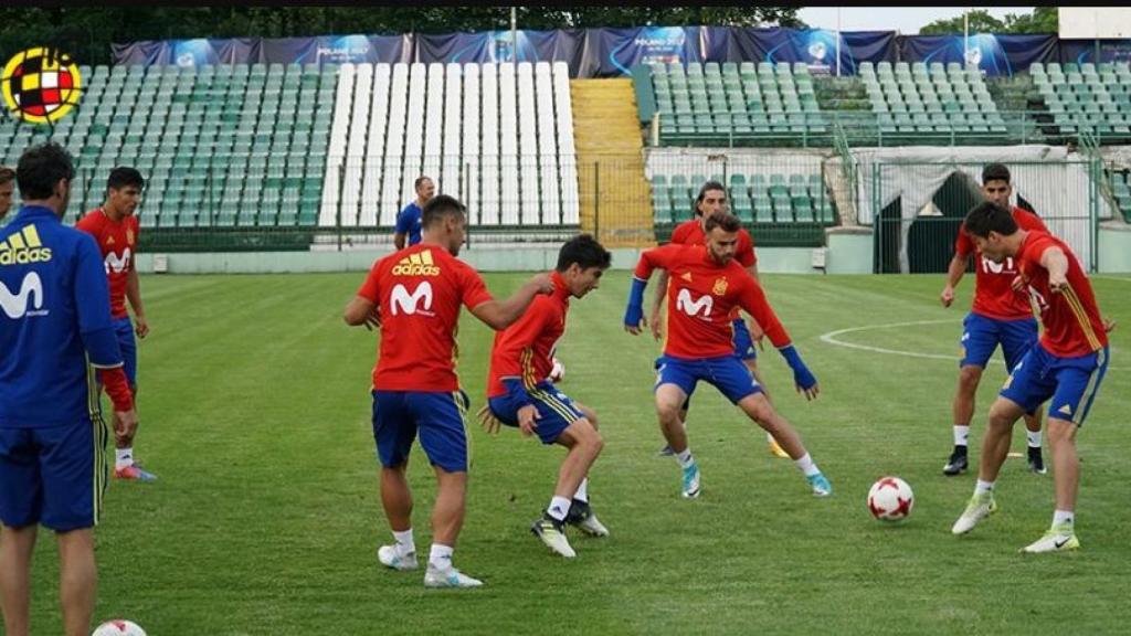 Los jugadores de la selección española sub-21, durante un entrenamiento.