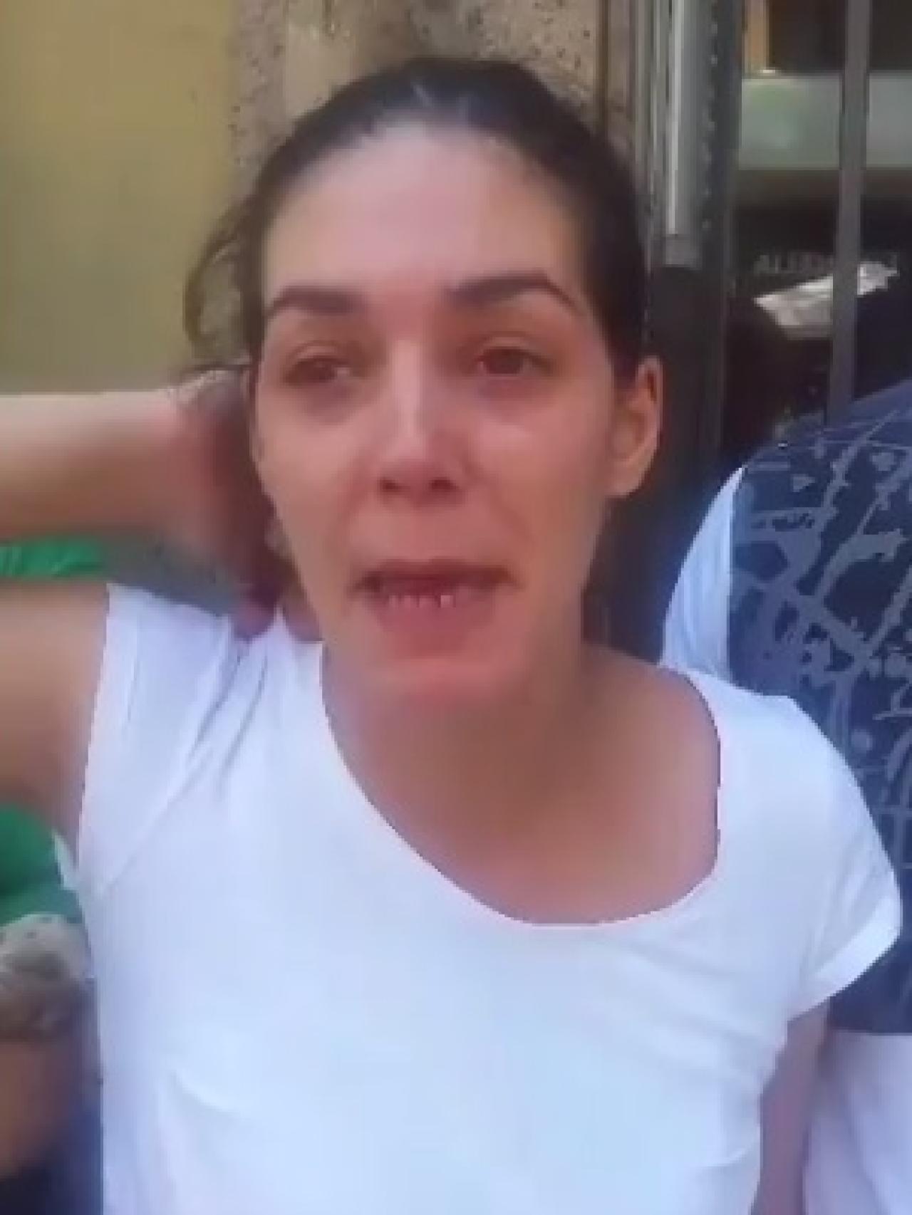 Eva, embarazada y fuera de cuentas, lloraba en la puerta de su casa tras el desahucio