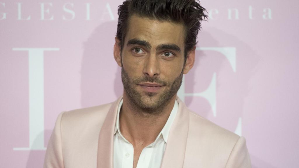 Jon Kortajarena   (Bilbao, 1985) El actor español con más proyección internacional no oculta su homosexualidad y ha paseado con su pareja delante de photocalls llenos de fotógrafos.