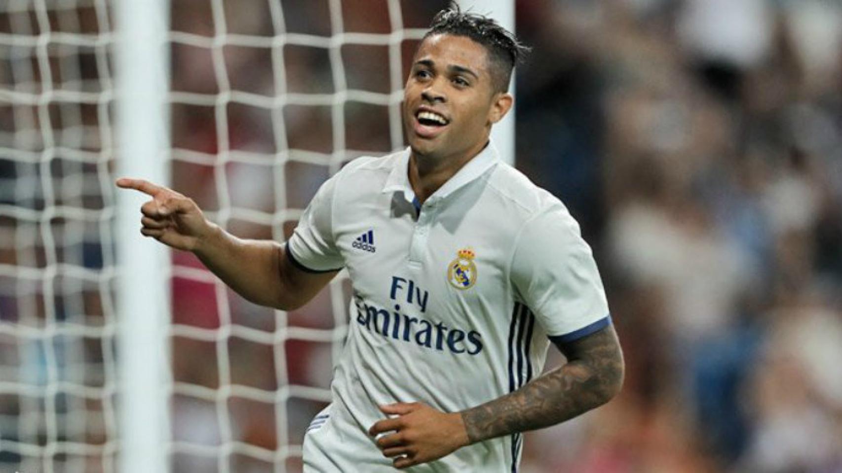 Mariano celebrando un gol con el Real Madrid