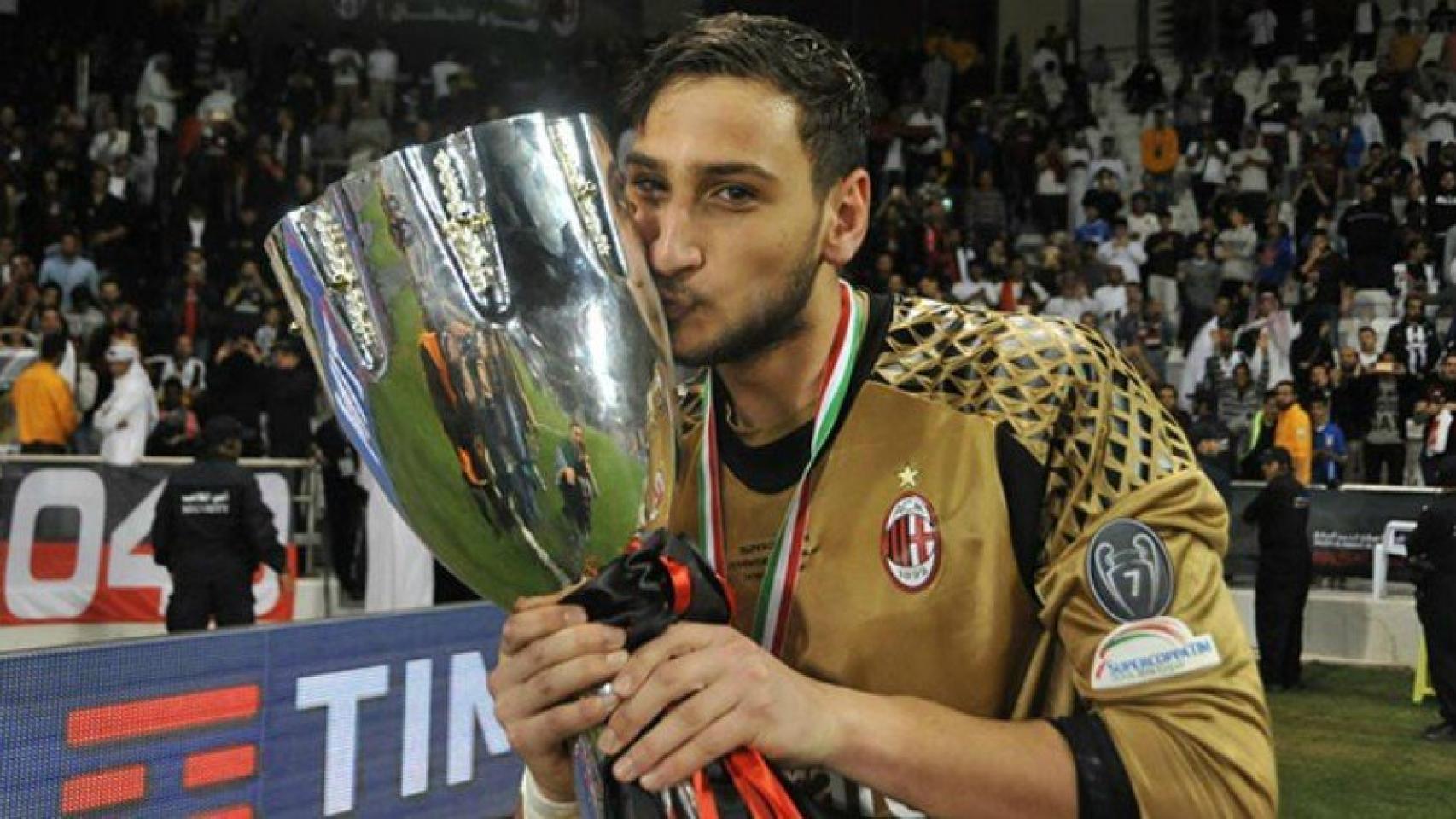 Donnarumma festeja la Supercopa de Italia. Foto: acmilan.com