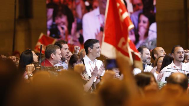 Pedro Sánchez, este domingo junto a miembros de su Ejecutiva.