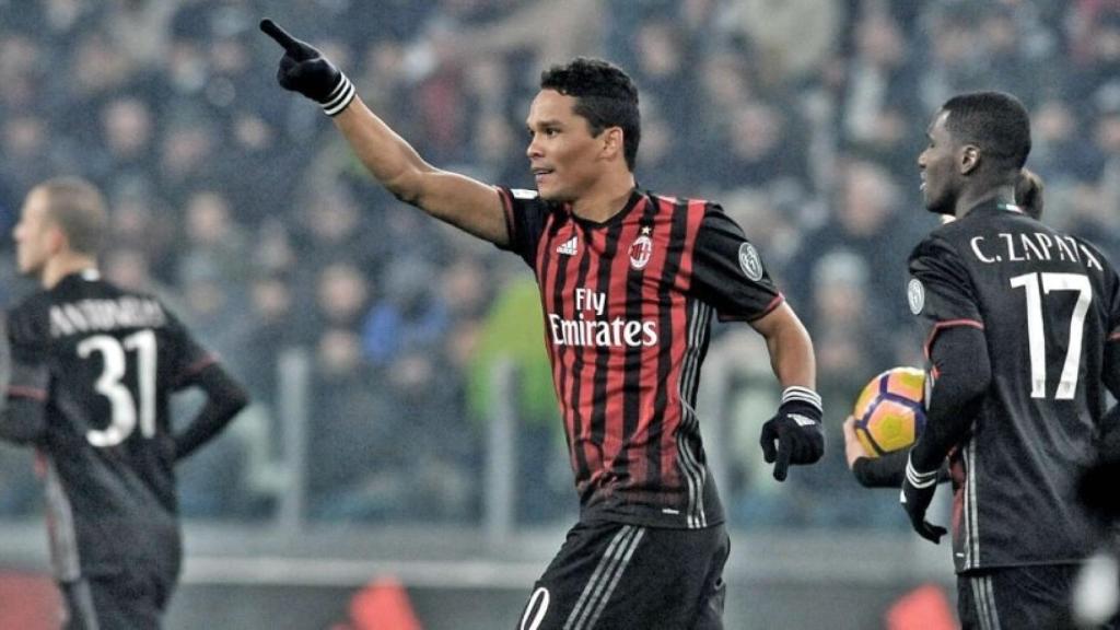 Bacca con el Milan. Foto acmilan.com