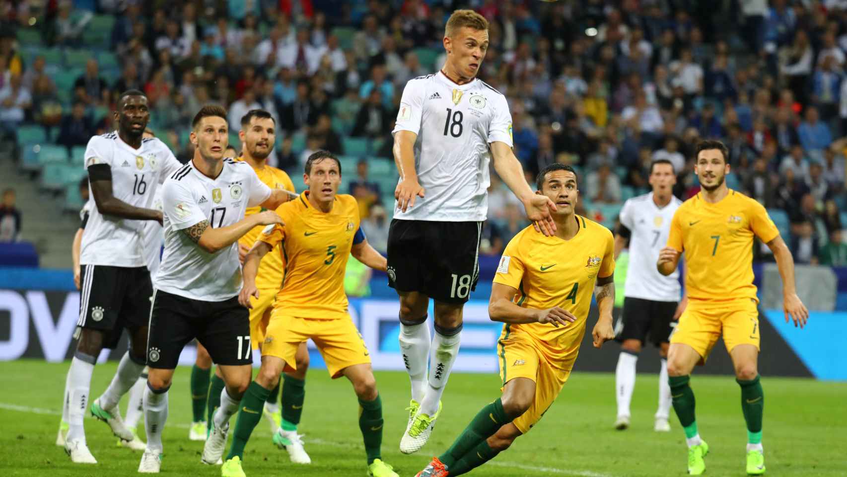 Lance del partido debut de Alemania en la Confederaciones.