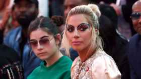 Lady Gaga asiste a uno de los desfiles de las pasadas Semanas de la Moda. | Foto: Getty Images.