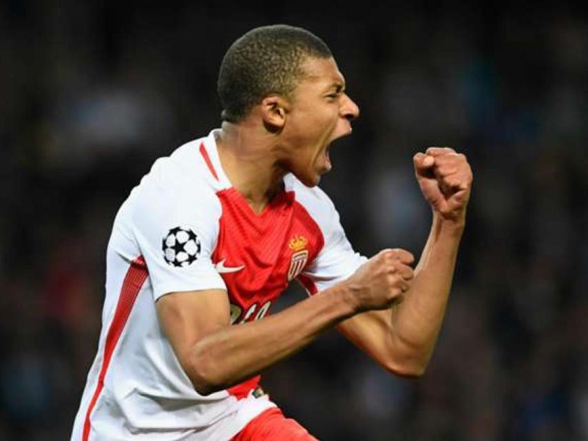 Mbappé celebra un gol.