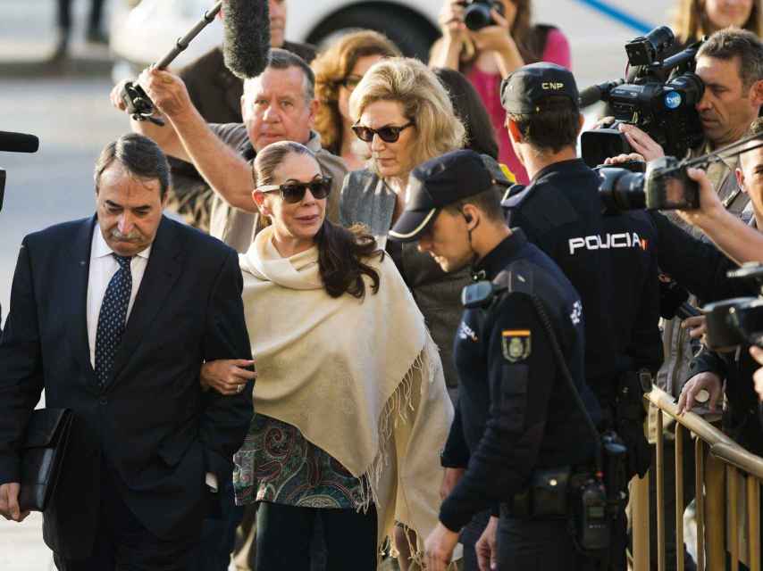 La cantante Isabel Pantoja sale de la cárcel.