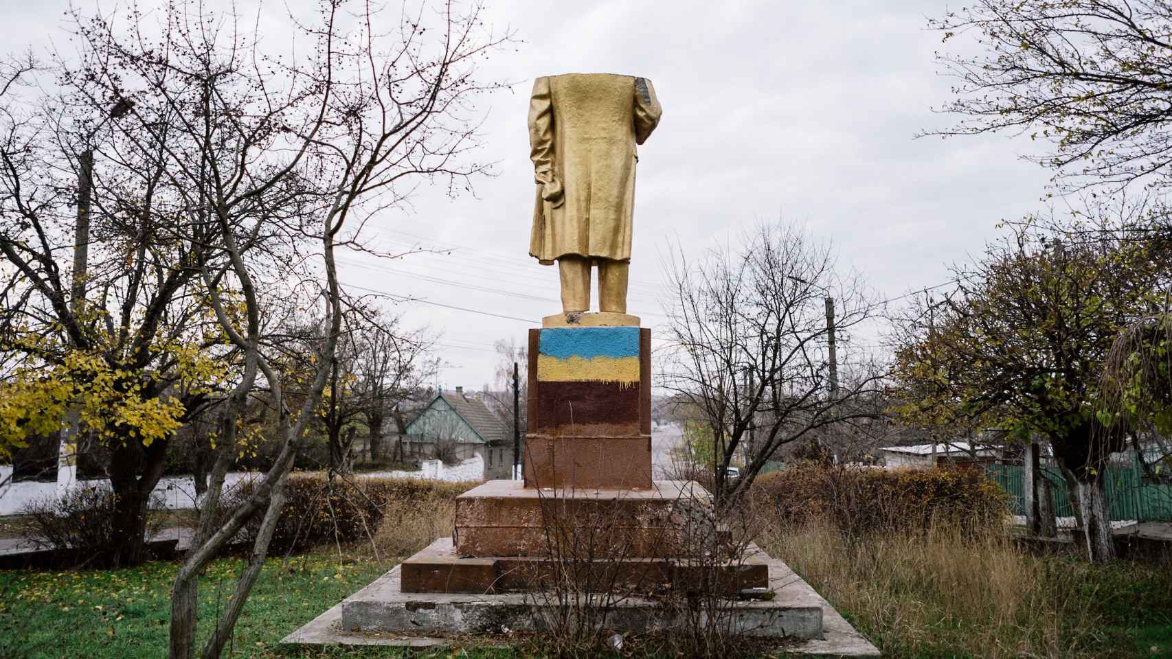 Estatua de Lenin sin busto fotografiada en el pueblo de Shabo, cerca de Odesa