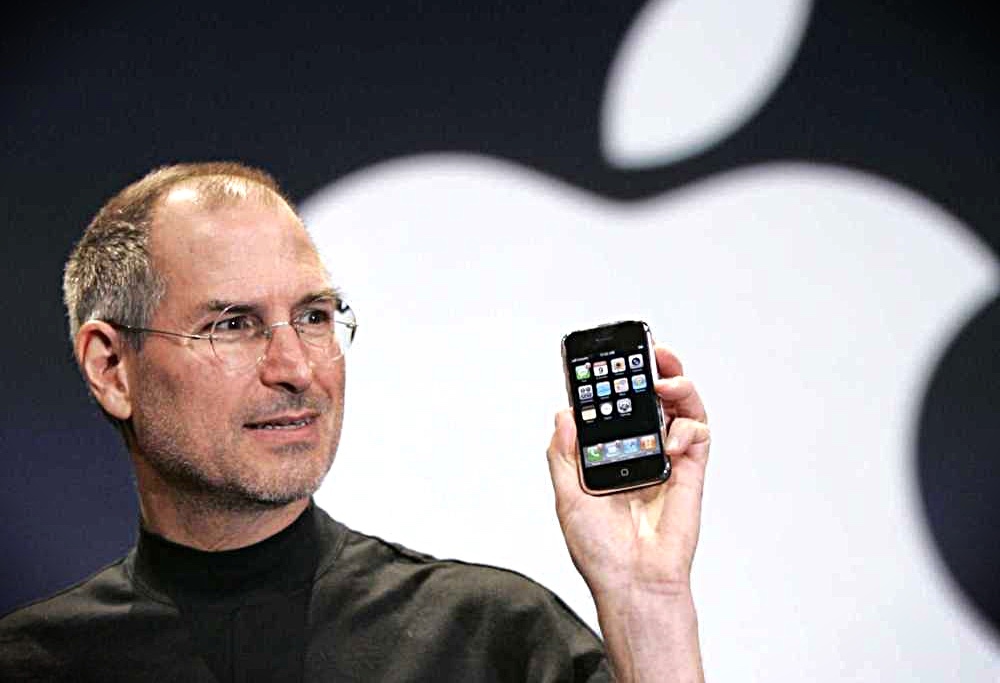 Steve-Jobs-iPhone