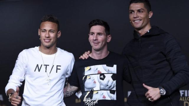 Neymar, Messi y Cristiano, en un acto.