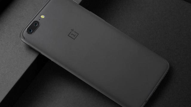 OnePlus 5 y sus accesorios oficiales: fundas, auriculares, packs…