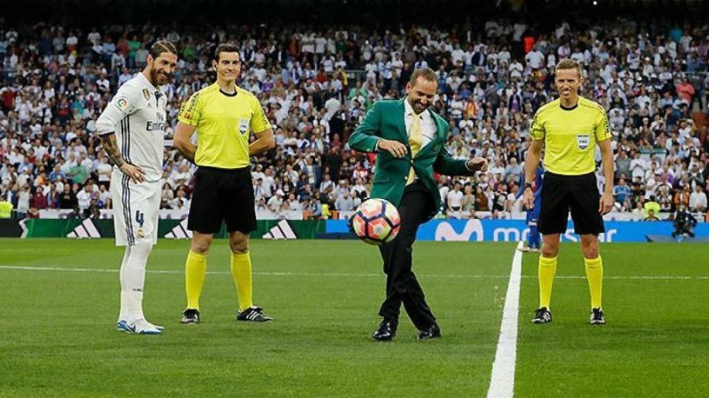 Sergio García hace el saque de honor