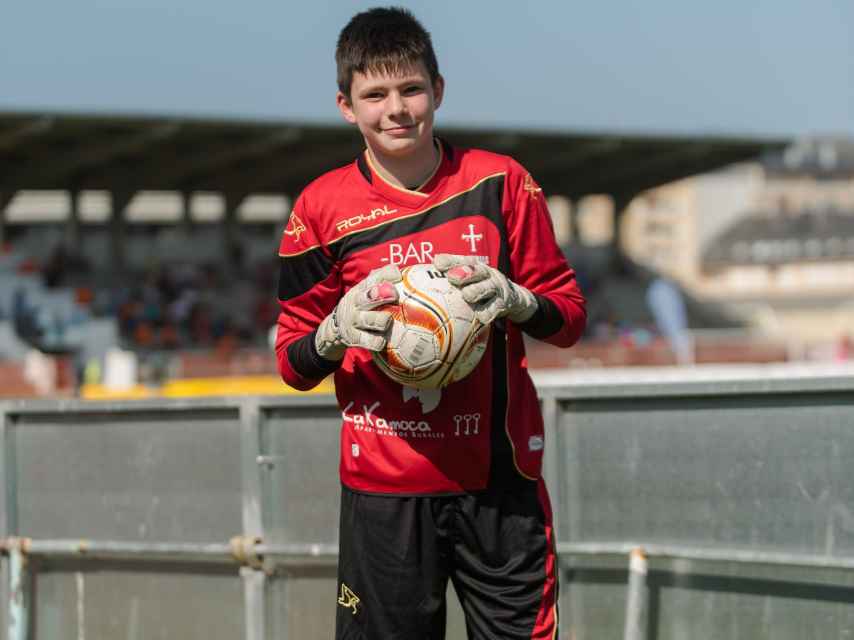 Carla Moolenaar tiene doce años y juega al fútbol desde hace años; la próxima temporada se va al Sporting de Gijón.