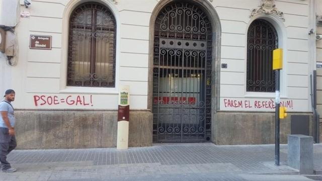 Fachada de la sede socialista esta mañana