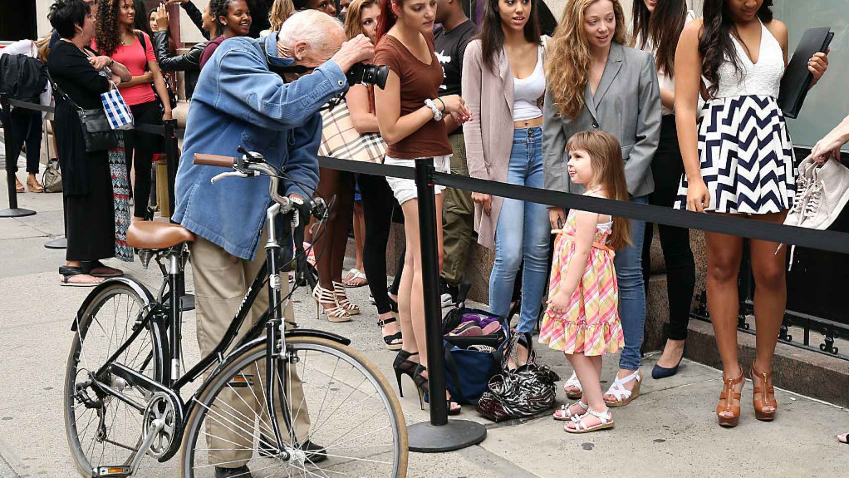Bill recorrió Nueva York en su bicicleta, buscando siempre la mejor fotografía. | Foto: Getty Images.