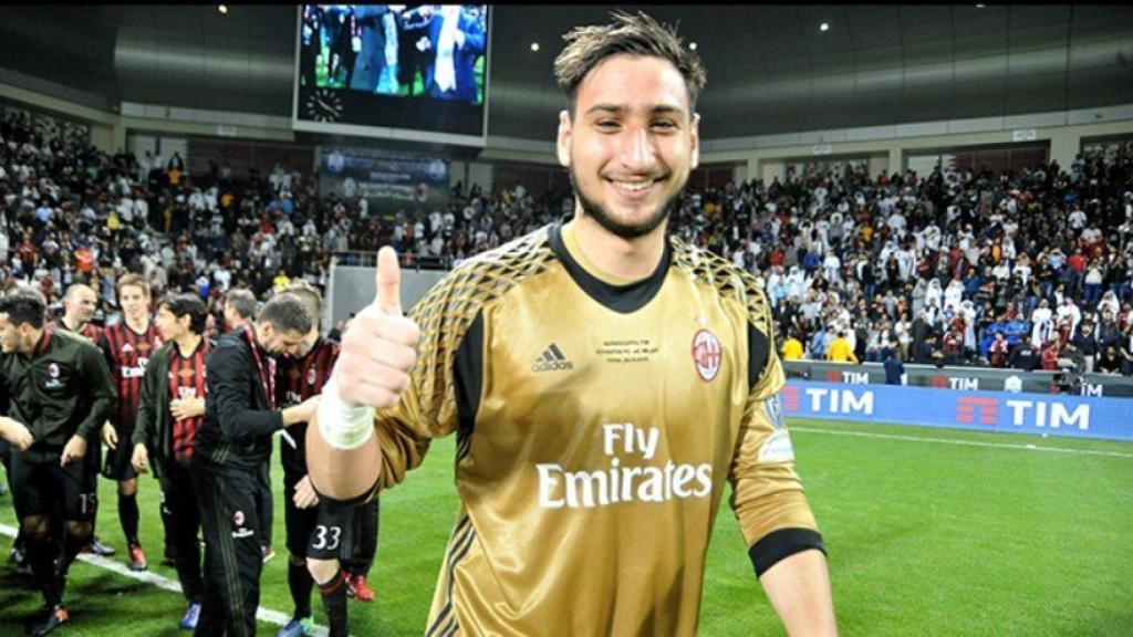 Donnarumma celebra la Supercopa de Italia con el Milan. Foto: acmilan.com