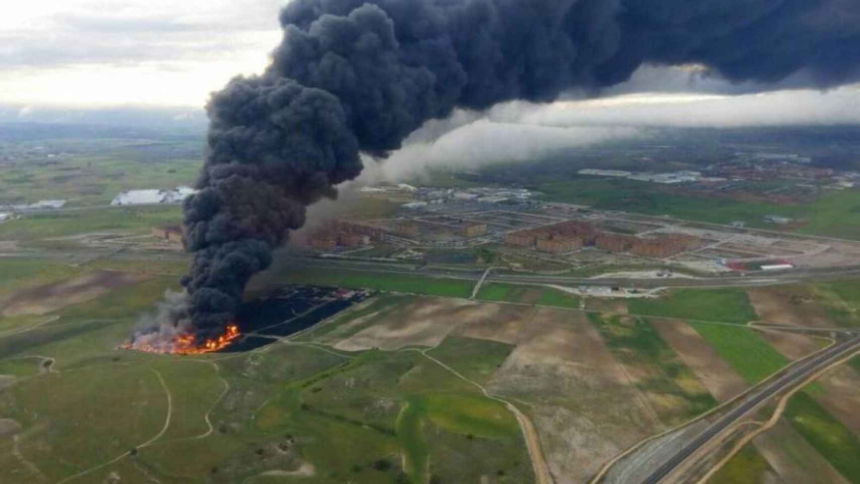 Vista aérea del incendio de Seseña.