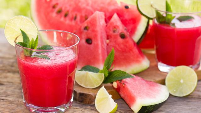 Watermelon smoothies with lime and mint