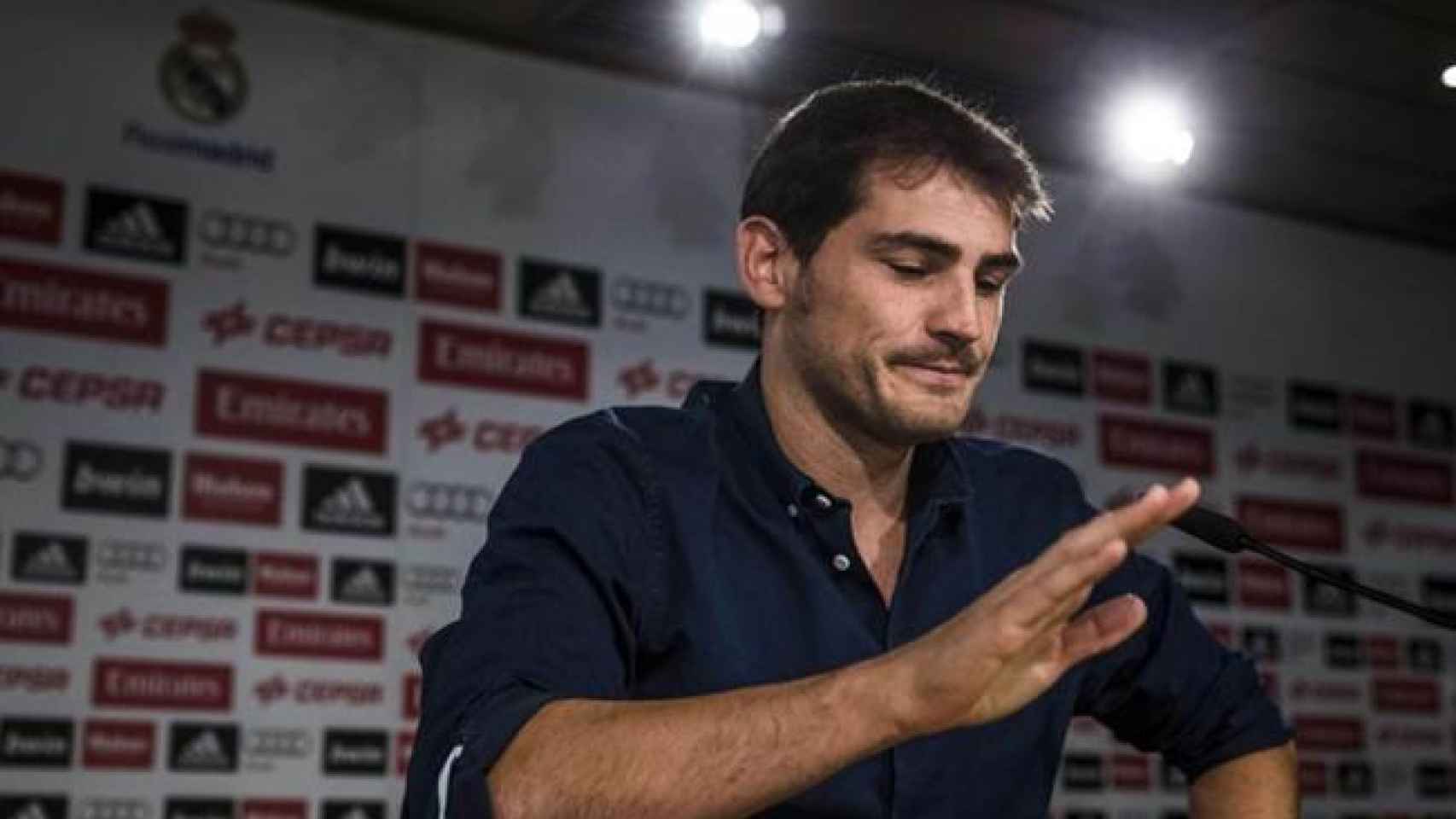 Así se despidió Casillas del Real Madrid: en la sala de prensa y llorando.