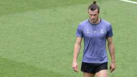 Gareth Bale se retira del entrenamiento. Foto Lucía Contreras El Bernabéu.