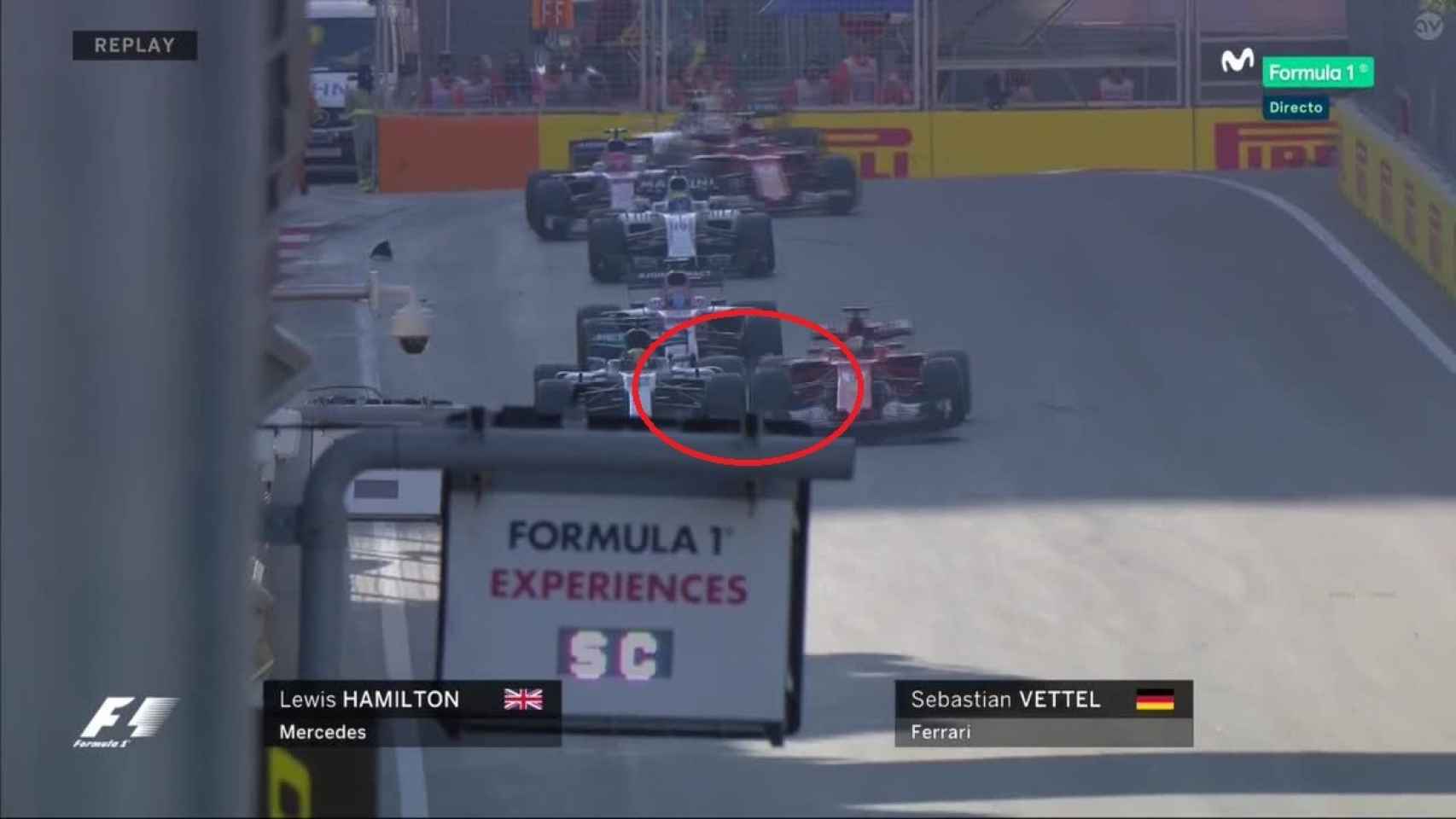 Momento del toque entre Vettel y Hamilton en Bakú.
