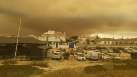 Imagen del incendio de Huelva, que llega a Matalascañas.