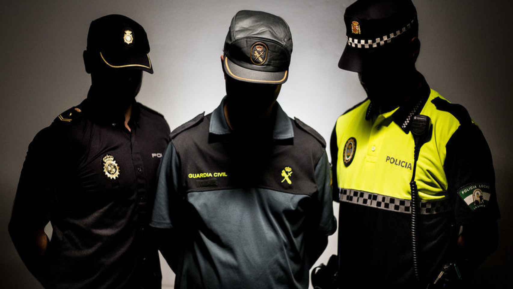 Los tres agentes destinados en La Línea de la Concepción con los que habla EL ESPAÑOL