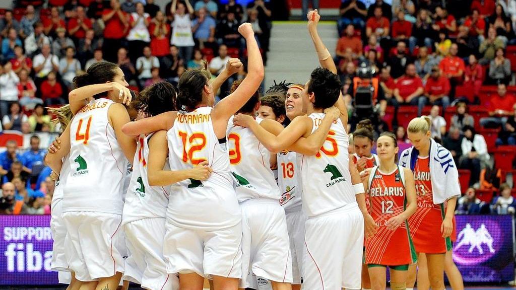 Las chicas celebrando el bronce mundial de 2010.