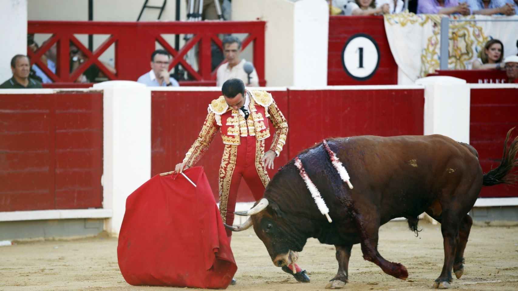 Enrique Ponce en la plaza de toros de Albacete.