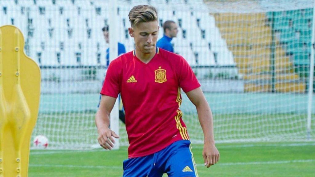 Llorente entrena con la Sub21. Foto Twitter (@Marcos_Llorente)