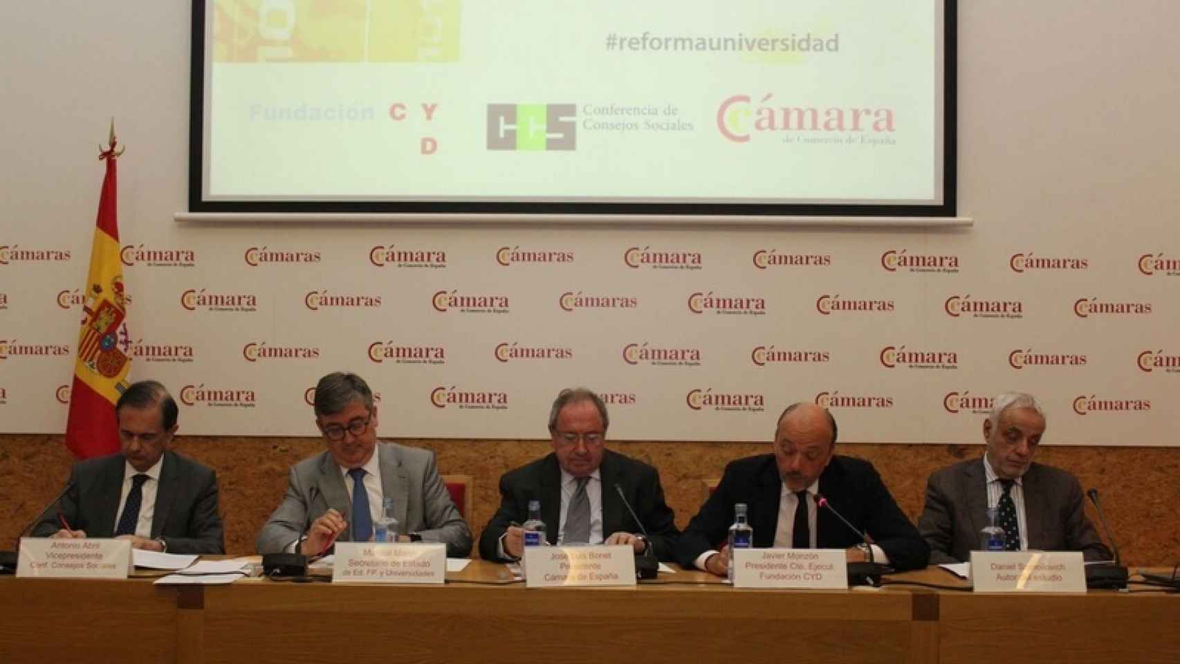 Los impulsores del informe junto con el secretario de Estado de Educación, Marcial Marín (2º por la izq)
